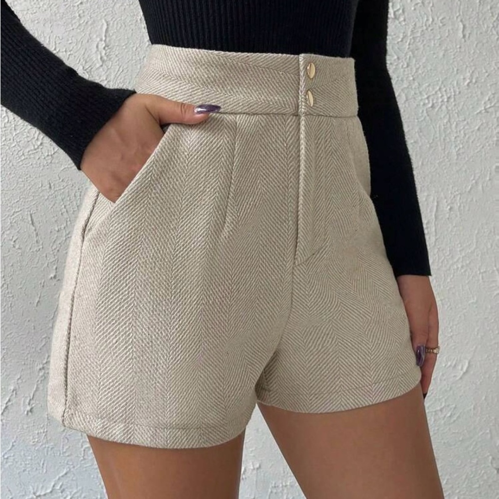 Brand new size small cream color dress shorts